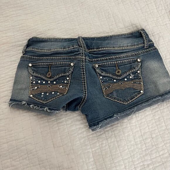 Rue21 short jean shorts size 5/6 beweled pockets - Picture 3 of 7